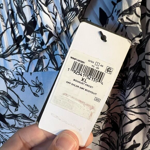 Guess Off The Shoulder Amy Bodysuit Size XL Bouquet Frost Snap Button White Blac - Picture 5 of 9